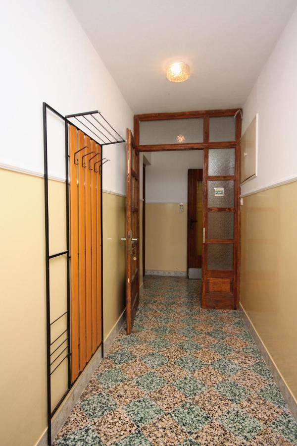 Apartments With A Parking Space Kampor, Rab - 4984 Buitenkant foto